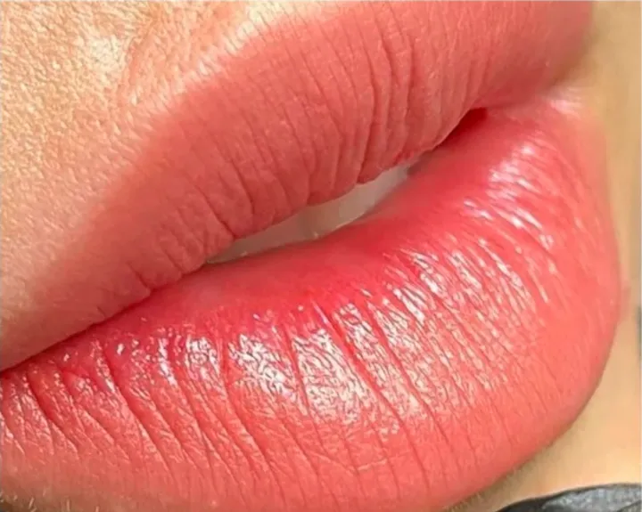 Môi phun màu Đỏ Cam tại KIMLY