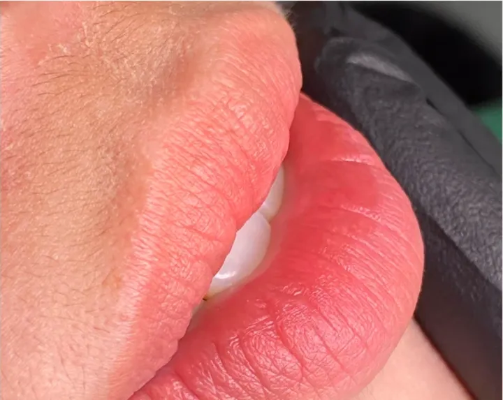 Môi phun màu Hồng Cam tại KIMLY